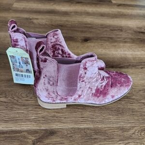 Toms Velvet pink booties